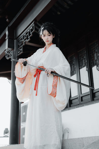 沈清秋屁股扒开臀缝调教