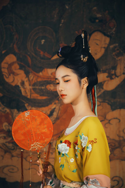 动漫美女受伤