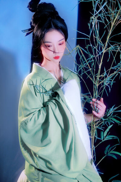 太子腿间被灌满春药BL视频网站