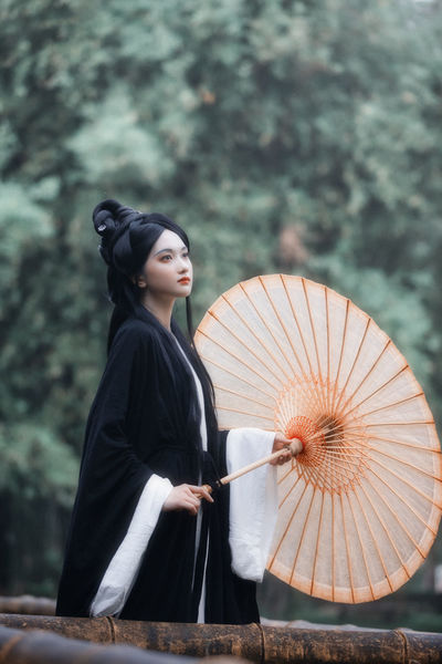 動漫美女光著身子